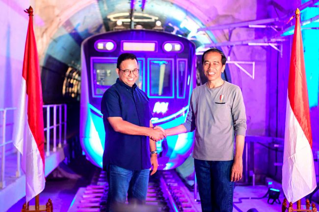 Chuyến metro đầu tiên tuyến Bắc – Nam ở Jakarta vừa được Tổng thống Indonesia Widodo khai trương.
