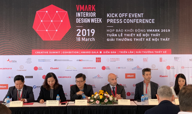 Các nhà sáng lập và đại diện hội đồng giám khảo VMARK tại buổi họp báo ngày 18.3.