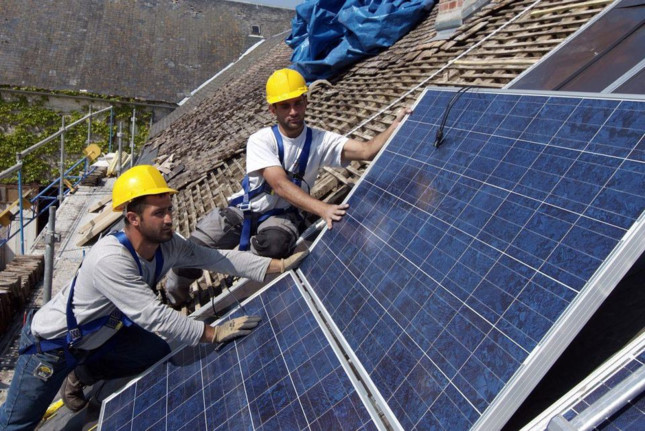 Ngành công nghiệp năng lượng xanh đang mang lại công ăn việc làm cho hơn 11 triệu người lao động toàn cầu, theo Cơ quan năng lượng tái tạo quốc tế (IRENA). Ảnh: Adobe photo. 