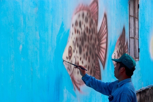 Các loài cá đặc sản trên vùng đầm phá Tam Giang được đưa vào tranh.