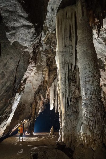 Hiệp hội hang động Hoàng gia Anh đánh giá đây là hang động khô dài nhất châu Á, một trong những hang động kỳ vĩ nhất mà đoàn từng khảo sát trên thế giới. Cấu trúc của động Thiên Đường khiến những người khám phá liên tưởng về một thiên cung nơi trần thế.