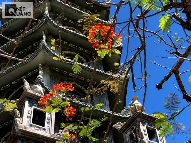 Tháp Xá Lợi ở chùa Linh Ứng.