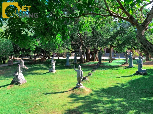 Những cây rừng như thế này là bối cảnh rất hợp cho vườn tượng Lâm – tỳ – ni của nhà Phật.