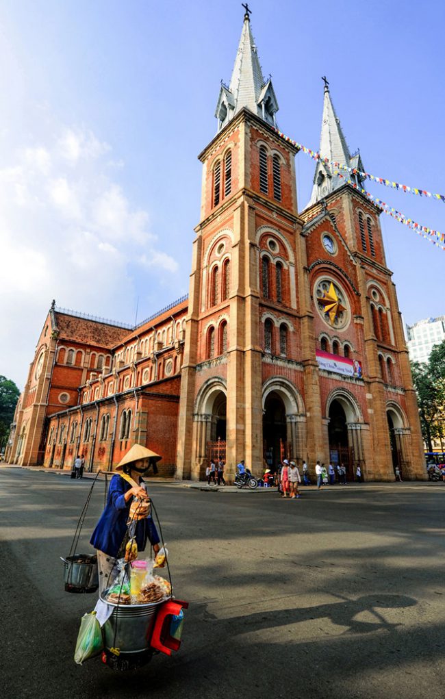 Gánh hàng rong (nhà thờ Đức Bà 2010)