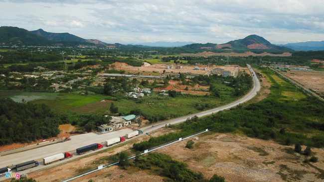 Ông Nguyễn Vũ Quý, Phó giám đốc Ban quản lý dự án đường Hồ Chí Minh, cho biết chủ đầu tư đang bế tắc trong việc giải phóng mặt bằng tuyến Hòa Liên - Túy Loan (từ khu công nghệ cao thuộc địa phận xã Hòa Liên đến nút giao Túy Loan của xã Hòa Nhơn, huyện Hòa Vang, TP Đà Nẵng).