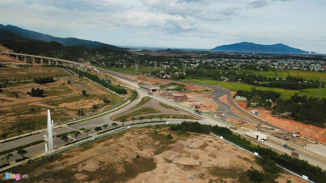 Việc mở rộng đoạn tuyến 11,5 km từ nút giao Túy Loan đến khu công nghệ cao qua 3 xã thuộc huyện Hòa Vang, TP Đà Nẵng, để khớp nối cao tốc Đà Nẵng - Quảng Ngãi (từ Đà Nẵng vào Quảng Ngãi), bị kéo dài.