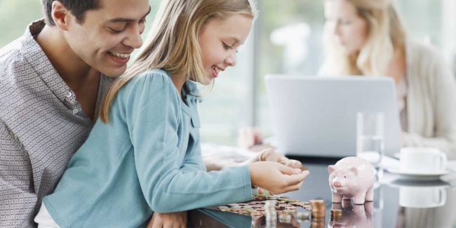 Một bài học về tài chính mà tôi học được từ các bà mẹ Hong Kong, đó chính là việc cấp cho con một khoản tiêu dùng hàng tuần dựa theo lứa tuổi.