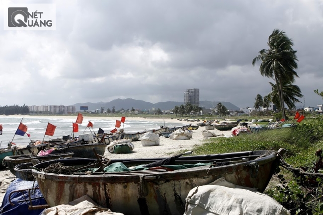 Bãi biển tuyệt đẹp của làng, nơi dự kiến có thể sẽ không còn là của làng nữa vì lý do lấy đất làm resort du lịch!
