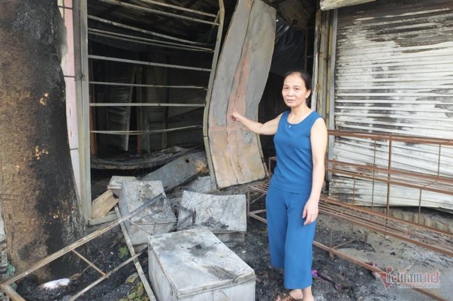 Gian hàng chăn ga gối đệm của bà Nhàn bị cháy toàn bộ