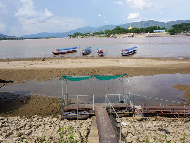 Tình trạng khô hạn khu vực sông Mê Kông sẽ tồi tệ hơn khi các đập thủy điện trữ nước để vận hành Ảnh: Hoàng Thiện