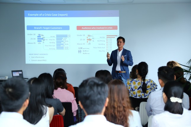 Ông Nguyễn Hải Triều chia sẻ về bài học khi xử lý khủng hoảng truyền thông. Ảnh: PRNewswire cung cấp