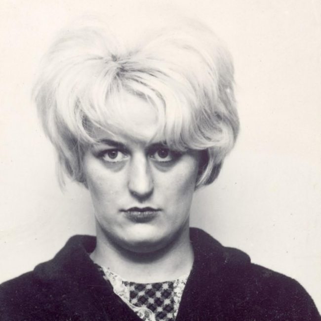 Myra Hindley, một trong hai kẻ giết người vùng Moor, trong bức ảnh năm 1966. Hindley, 23 tuổi, cùng bạn trai Ian Brady, 27 tuổi, đã tra tấn và giết 5 trẻ em rồi chôn xác của nạn nhân - vụ án làm rúng động nước Anh. Hindley chết vào năm 2002. Ảnh: Press Association.