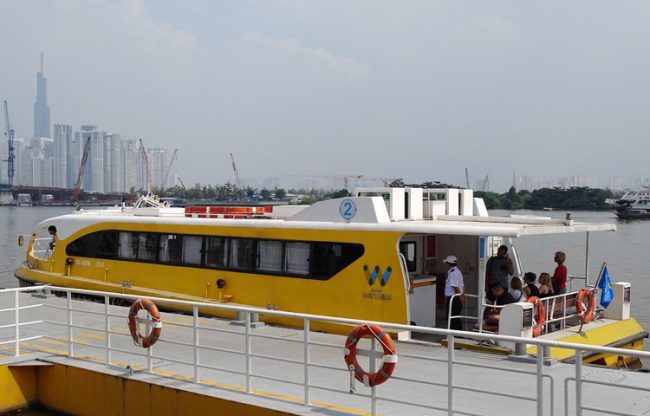 Tuyến buýt sông khởi hành từ bến Bạch Đằng.