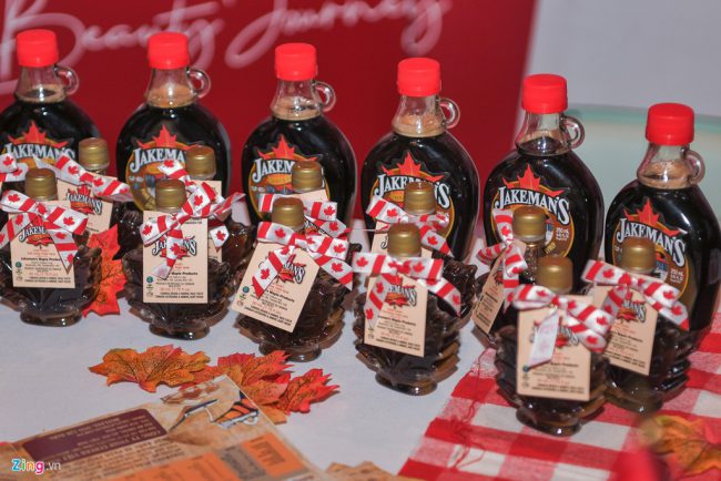 Một loại siro được làm từ lá phong, loài cây đặc trưng của đất nước này.