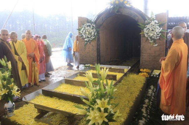 Lò hỏa táng linh cữu.