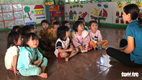 Cô H'Ny - 1 trong 8 giáo viên dạy tình nguyện ở Trường Hoa Pơ Lang