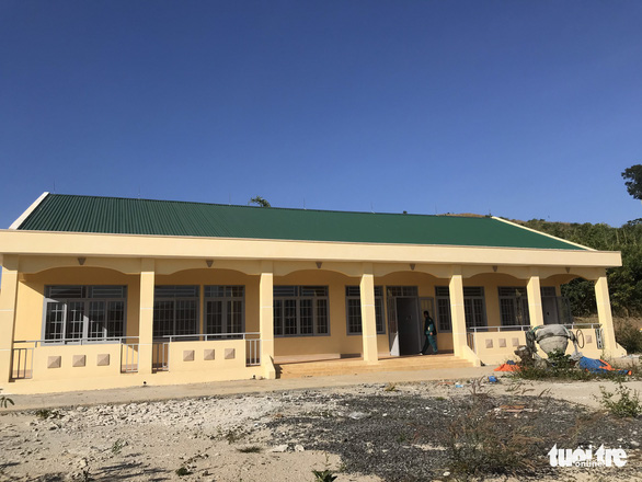 Điểm trường Suối Phèn đã hoàn thành, khá khang trang nhưng không có giáo viê