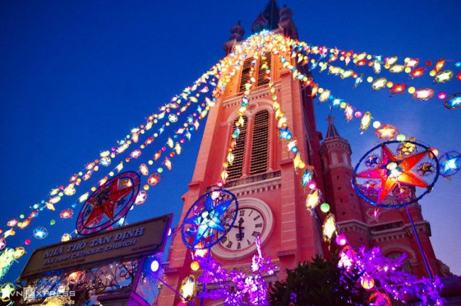 Nhà thờ Tân Định (đường Hai Bà Trưng, quận 3) hàng năm đều trang hoàng rực rỡ chào đón Giáng sinh.