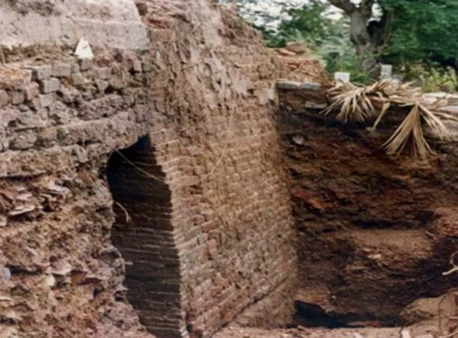 Lò gốm khi được khai quật năm 1998. Ảnh Tư liệu