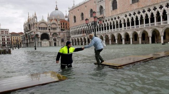 Venice chìm trong biển nước. (Ảnh: CBC)