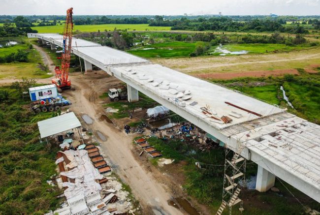 Cao tốc Mỹ Thuận - Cần Thơ sẽ kết nối với cao tốc Trung Lương - Mỹ Thuận đang xây dựng. Ảnh: Quỳnh Trần. 