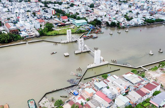 Cống Phú Xuân (quận 7 và Nhà Bè) - một trong 6 cống ngăn triều của dự án. Ảnh: Lê Chí.