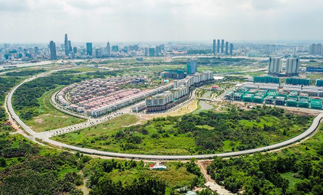 Đại lộ vòng cung - một trong 4 tuyến đường chính của Khu đô thị mới Thủ Thiêm. Ảnh: Quỳnh Trần.