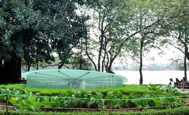 Chiếc đồng hồ nhìn từ phía góc phố Hàng Khay. Ảnh: Trần Quang.