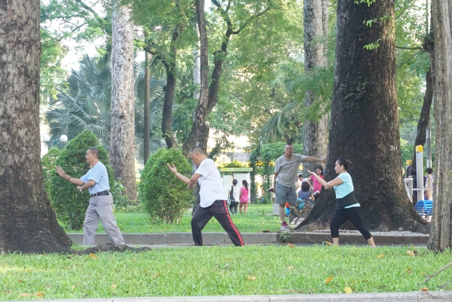 Tên ảnh: Luyện tập Địa điểm: Công viên Tao Đàn - TPHCM Rèn luyện sức khỏe mỗi ngày là cách để tìm lại cân bằng trong cuộc sống