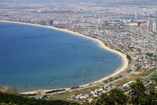 Sơn Trà - Đà Nẵng Từ trên đỉnh Bàn Cờ nhìn về thành phố Đà Nẵng.