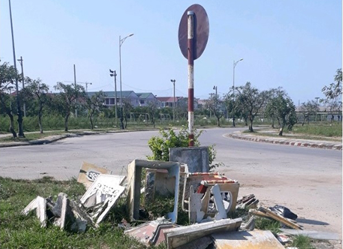 Người dân gửi hình ảnh phản ánh tình trạng xả rác bừa bãi đến Trung tâm Giám sát, điều hành đô thị thông minh Thừa Thiên Huế.