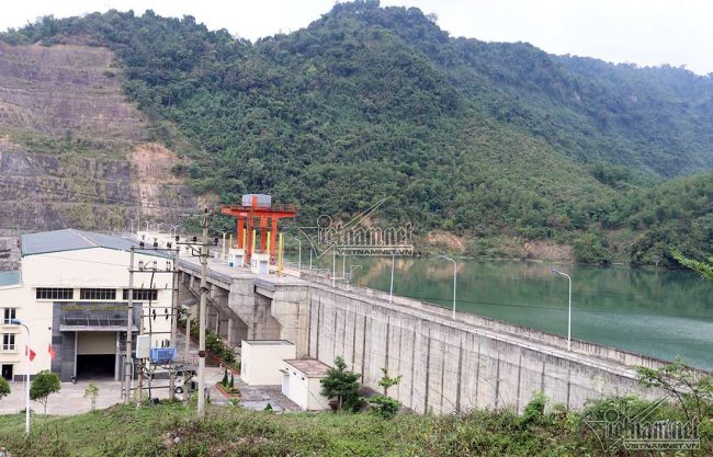 Nhà máy thủy điện Khe Bố nằm trên sông Lam (xã Tam Quang, huyện Tương Dương)