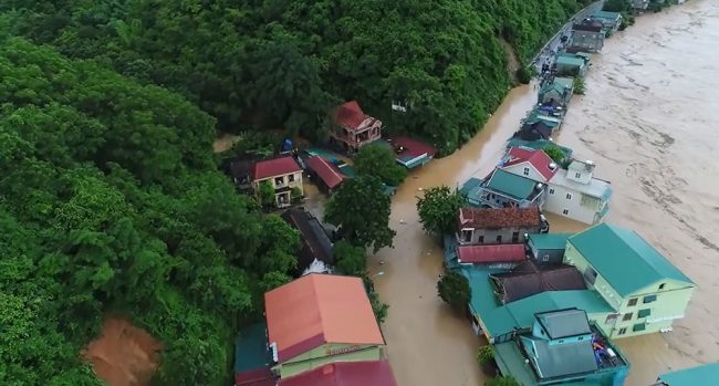 Tuyến quốc lộ 7A từ huyện Con Cuông lên huyện biên giới Kỳ Sơn nhiều năm qua luôn phải chứng kiến những cơn thịnh nộ từ nước dâng cao, ngập lụt, nhà cuốn trôi do xây dựng nhà máy thủy điện...