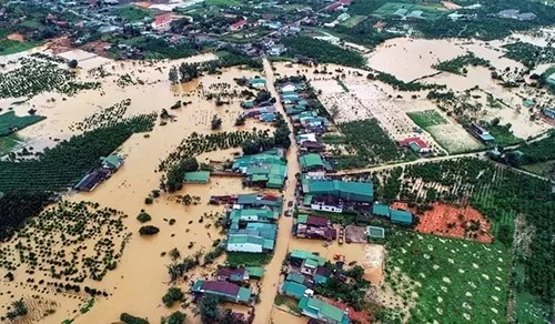 Bảo Lộc bị lũ nhấn chìm trong biển nước. Ảnh: Hoài Thanh.