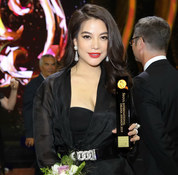 Trương Ngọc Ánh nhận giải 'Ngôi sao châu Á' tại Seoul International Drama Awards 2019 tại Hàn Quốc