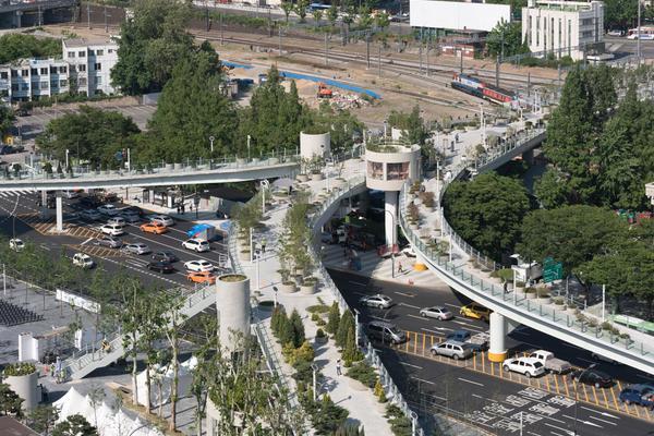 Tuyến đường kết nối các địa điểm như chợ Namdeamun, Namsan, Myeong-dong.