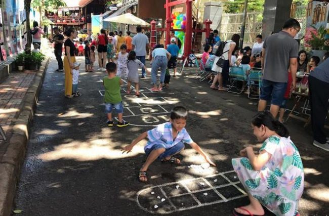 Nhiều hoạt động vui chơi, văn hóa được tổ chức tại Đường sách - Cà phê Buôn Ma Thuột. Ảnh: Minh Lộc