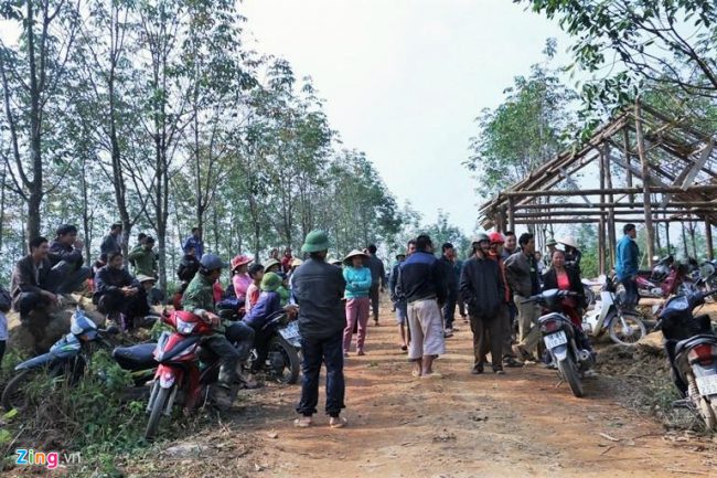 Năm 2014, dự án xử lý rác thải huyện Hương Khê được UBND tỉnh Hà Tĩnh cho chủ trương và khảo sát vị trí tại xóm 13, xã Hương Thủy. Đến tháng 10/2016, công trình được UBND tỉnh quyết định phê duyệt và dự toán xây dựng giai đoạn 1 với tổng mức đầu tư hơn 22 tỷ đồng. Dự kiến, công trình sẽ thu gom và xử lý 3.300 tấn rác các loại/ năm. Tháng 2/2017, UBND huyện Hương Khê tiến hành lễ khởi công dự án nhưng gặp phải sự phản đối của người dân. Huyện Hương Khê sau đó có kế hoạch xây dựng nơi xử lý rác song đến nay vẫn chưa thể hoàn thành.