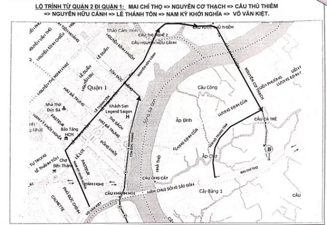 Xe lưu thông theo lộ trình hướng từ quận 2 về quận 1