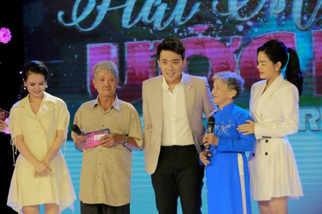 Trấn Thành nhiều lần bỏ tiền túi hỗ trợ người nghèo Ảnh: TL