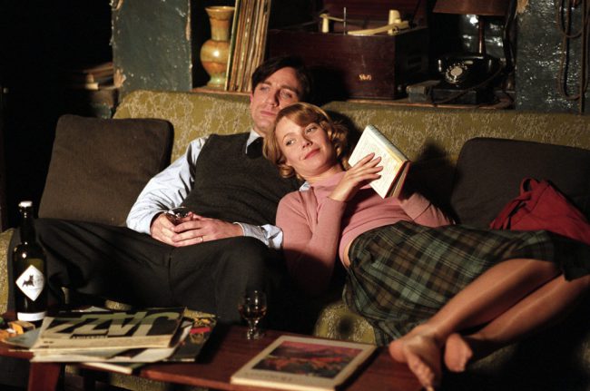 Hình ảnh trong phim tiểu sử Sylvia (2003) do Christine Jeffs đạo diễn.