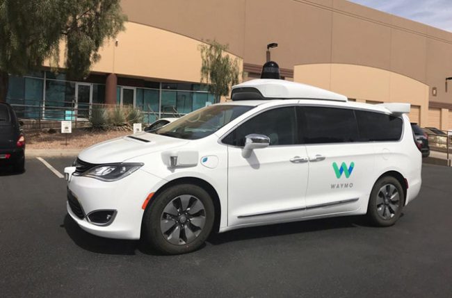 Một chiếc xe tự lái của Waymo đang được thử nghiệm ở bang Arizona tháng 3/2018. Ảnh: Reuters.