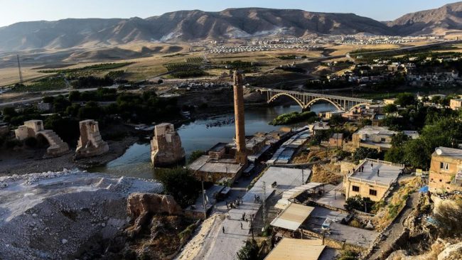 Các nhà hoạt động lập luận rằng nhà máy điện và con đập sẽ được sử dụng trong 50 năm, nhưng tổn thất về văn hóa, lịch sử và môi trường là vĩnh cửu. Ảnh: CNN