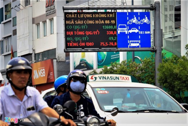 Dù nay đã cuối tháng 9, các bảng quang báo vẫn thể hiện kết quả của tháng 8. Ảnh: Quỳnh Danh.