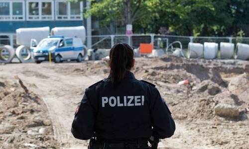 Cảnh sát Đức phong tỏa sở thú Hanover sau khi chính quyền phát lệnh sơ tán dân để gỡ bom. Ảnh: AFP.