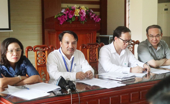 Lãnh đạo Sở Y tế Nghệ An và các chuyên gia đầu ngành họp báo vụ hai bé song sinh tử vong sau tiêm vắcxin trưa 16-10