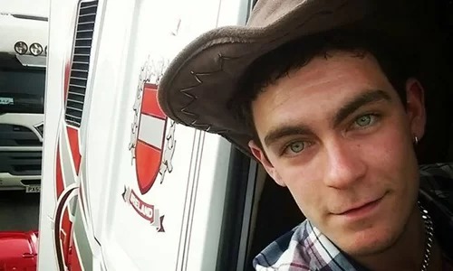 Tài xế Mo Robinson, người đã bị cảnh sát Anh bắt để thẩm vấn. Ảnh: Mirror.