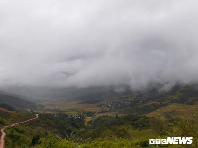 Nằm trên độ cao từ 1.200 – 1.500m, xã Măng Ri (Tu Mơ Rông, Kon Tum) được mệnh danh như một “xứ sở sương mù”.