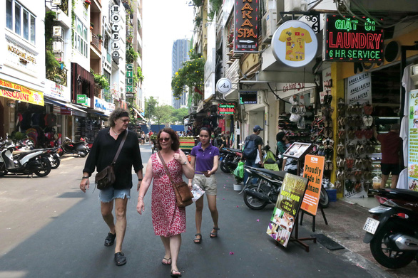 Đường Lưu Văn Lang, một trong những tuyến phố thuộc không gian Phố thị chợ Bến Thành, một trong 35 khu vực cảnh quan kiến trúc đô thị đang được nghiên cứu bảo tồn - Ảnh: T.T.D.