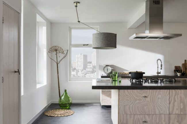 Bếp của mẹ không cần quá nhiều tiện nghi cao cấp, nhưng phải đầy đủ dụng cụ bếp để mẹ có thể tự do thể hiện mọi ý tưởng ẩm thực